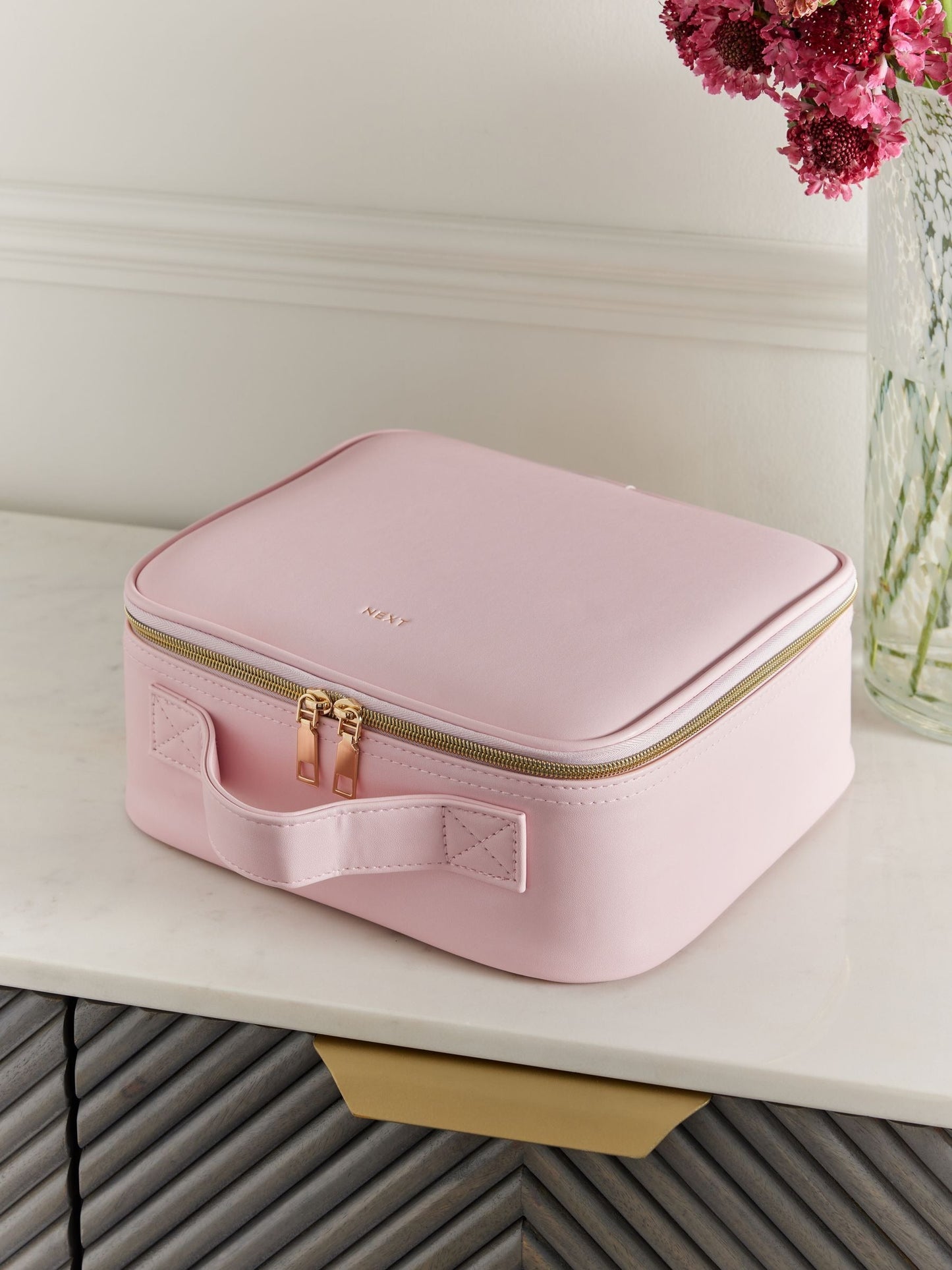 GoBe™ LED Makeup Bag with Lighted Mirror